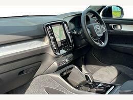 Volvo XC40 2.0 B3p Plus Black Edition SP26ZXM White #2