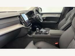 Volvo XC90 2.0 B5p Core Bright Awd Geartronic RA74KCJ Red #4