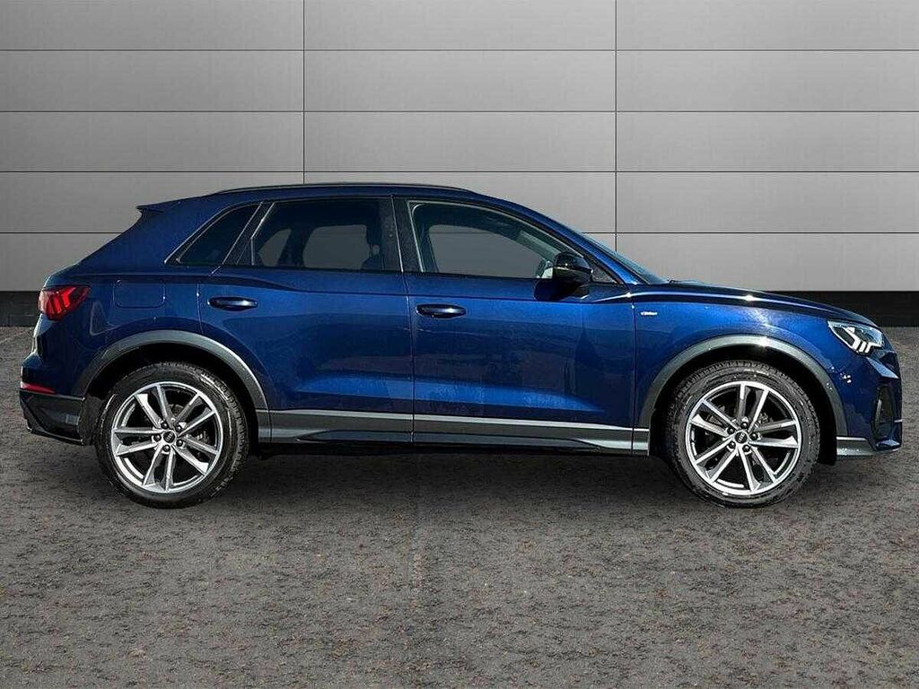 Audi Q3 Black Edition 35 Tdi Quattro 150 Ps S Tronic SR22HBU Blue #4