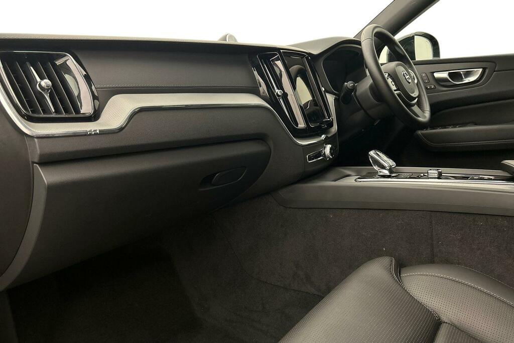 Volvo XC60 2.0 B5p Ultra Black Edition Awd Geartronic RV25VBE Black #2