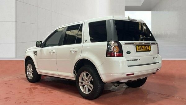 Land Rover Freelander 2 Sd4 Xs Suv White #3