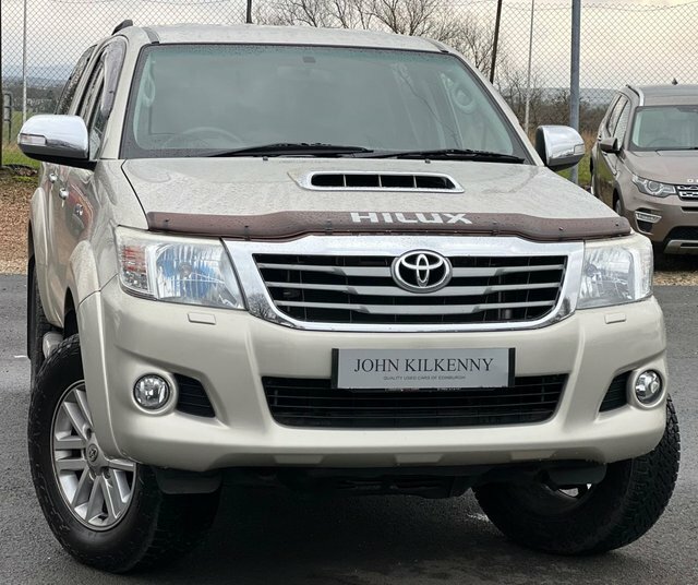 Toyota HILUX D-4d Invincible Pickup Double Gold