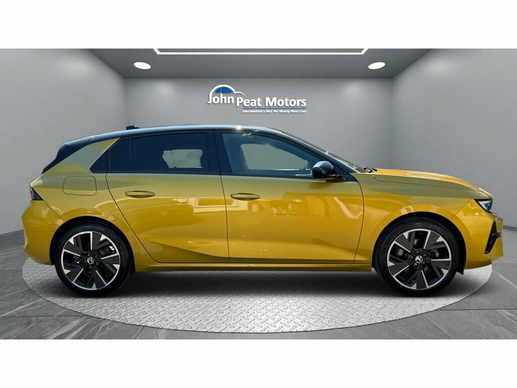 Vauxhall Astra Ultimate SD74WGJ Yellow #4