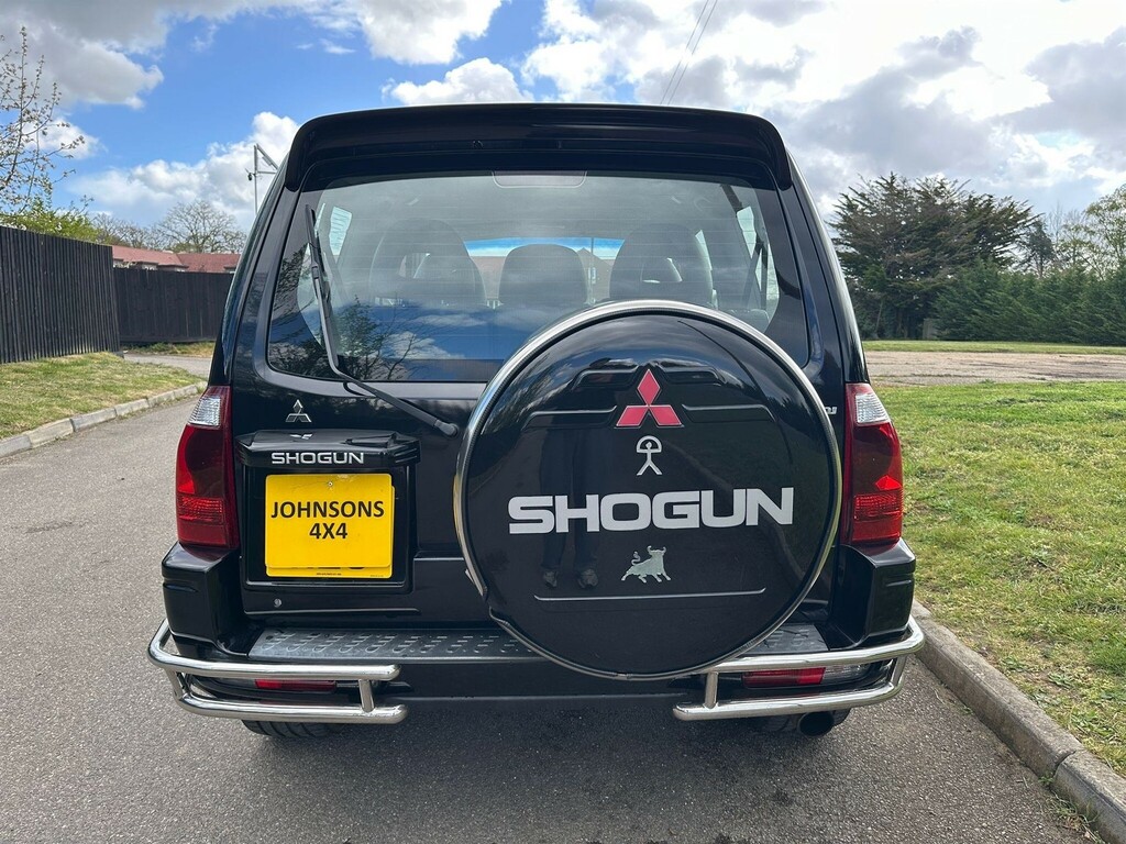 Mitsubishi Shogun 3.5 V6 Warrior Black #6