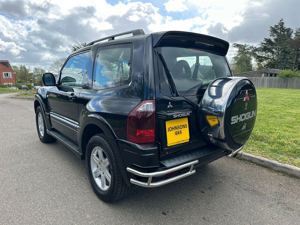 Mitsubishi Shogun 3.5 V6 Warrior Black #4