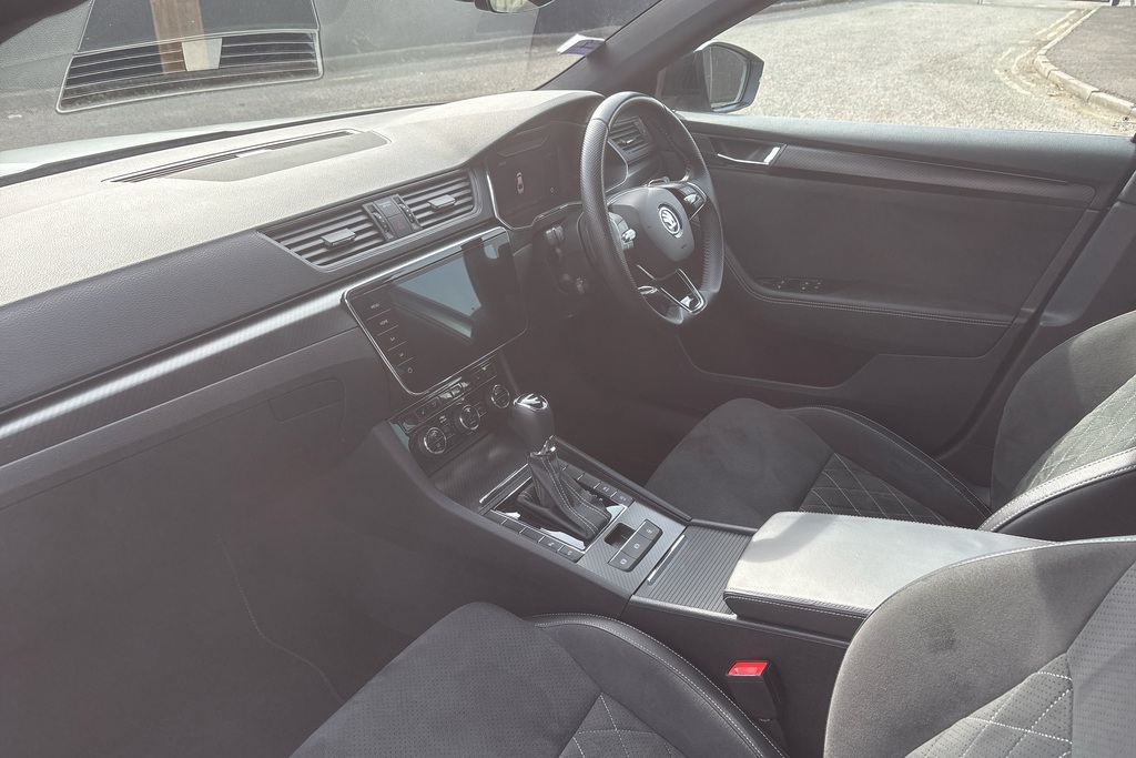 Skoda Superb 2.0 Tdi Cr Sport Line Plus Dsg DG24RVM Silver #2