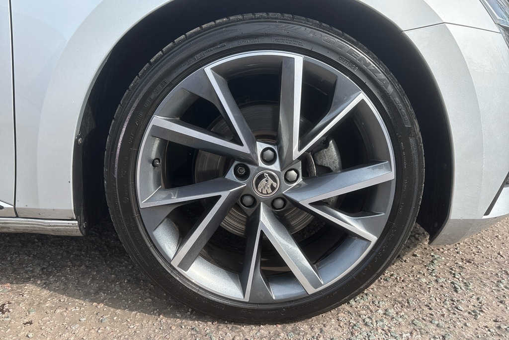 Skoda Superb 2.0 Tdi Cr Sport Line Plus Dsg DG24RVM Silver #5