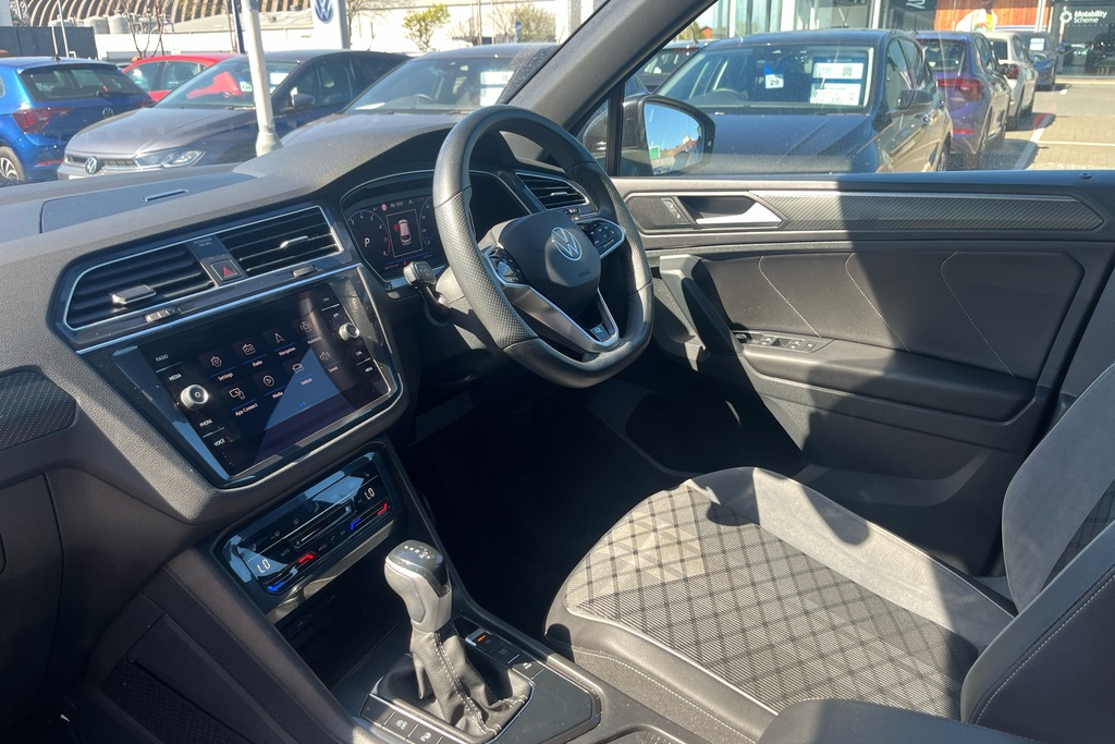 Volkswagen Tiguan 1.5 Tsi 150 R-line Dsg PK23YDT Black #2