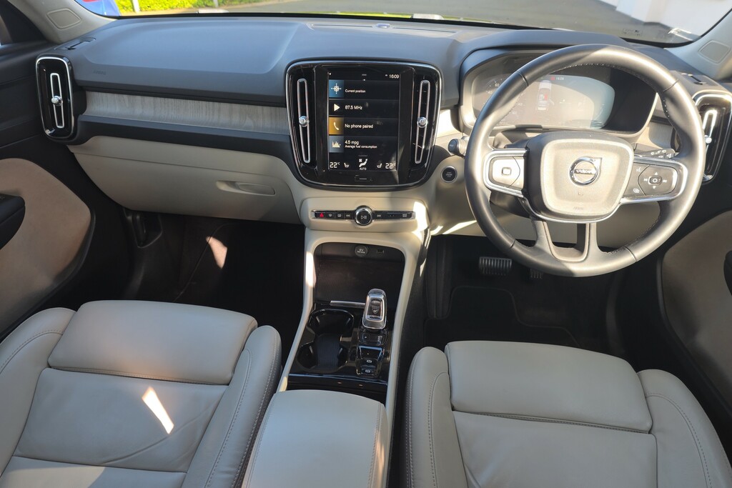 Volvo XC40 1.5 T5 Recharge Phev Inscription Pro MJ71BVX Black #3