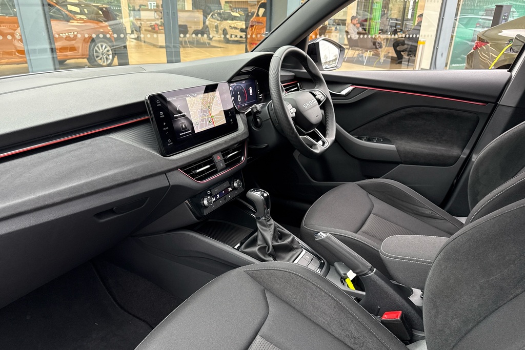 Skoda Kamiq 1.0 Tsi Design Edition Dsg BM25JGO White #2