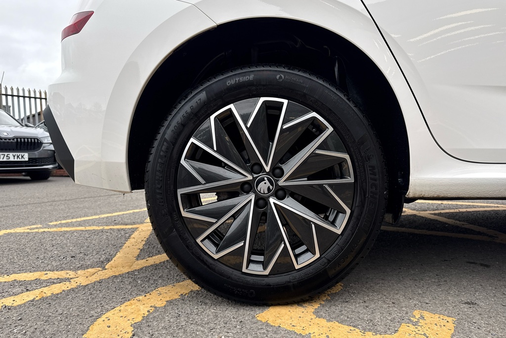 Skoda Kamiq 1.0 Tsi Design Edition Dsg BM25JGO White #5