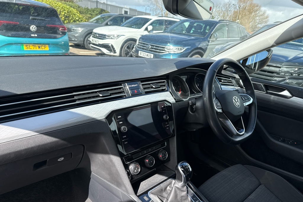 Volkswagen Passat 2.0 Tdi Evo Scr Se Nav Black #2