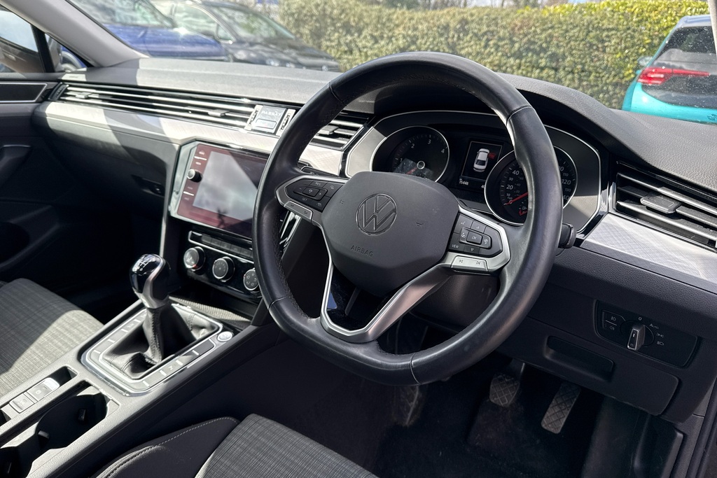 Volkswagen Passat 2.0 Tdi Evo Scr Se Nav Black #6
