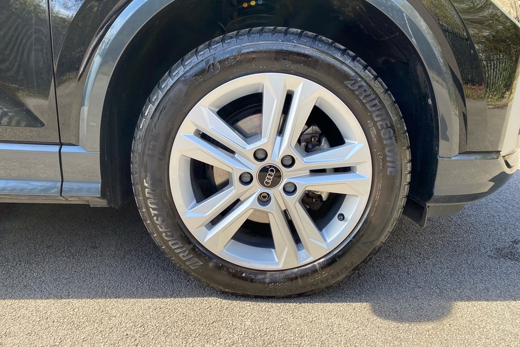 Audi Q2 30 Tfsi Sport DA24BVZ Black #6