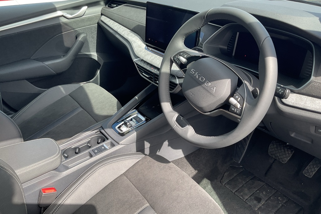 Skoda Octavia 2.0 Tdi 150 Se L Dsg Black #2