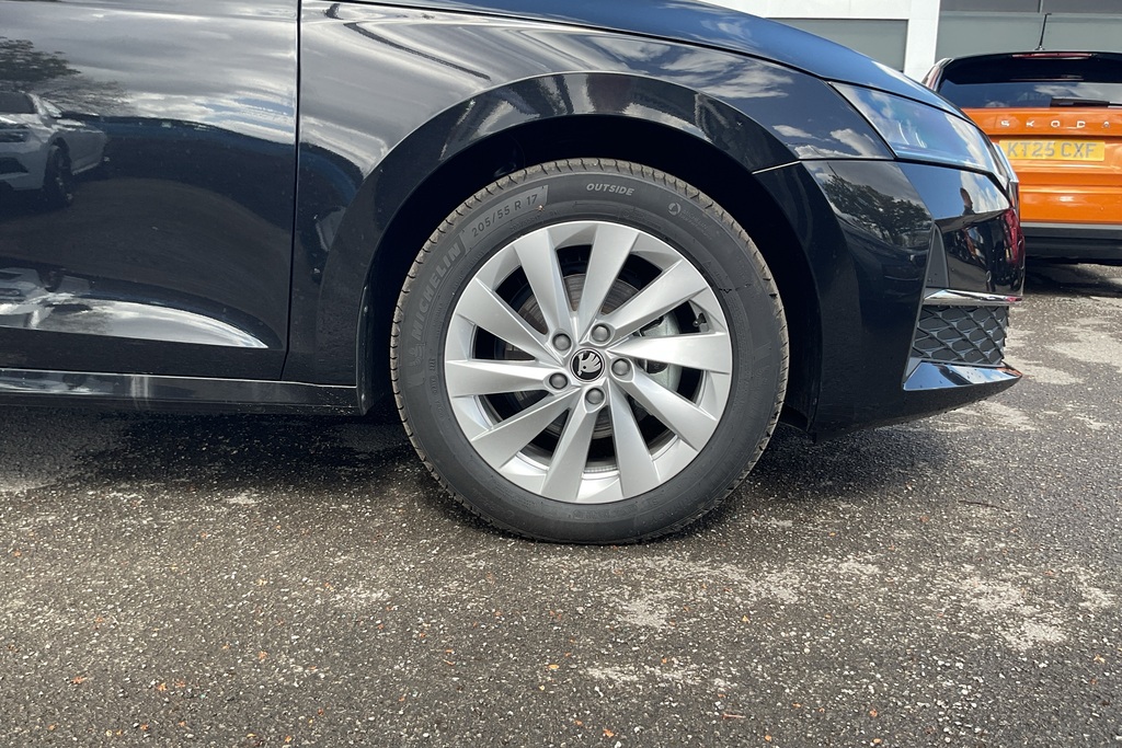 Skoda Octavia 2.0 Tdi 150 Se L Dsg Black #5