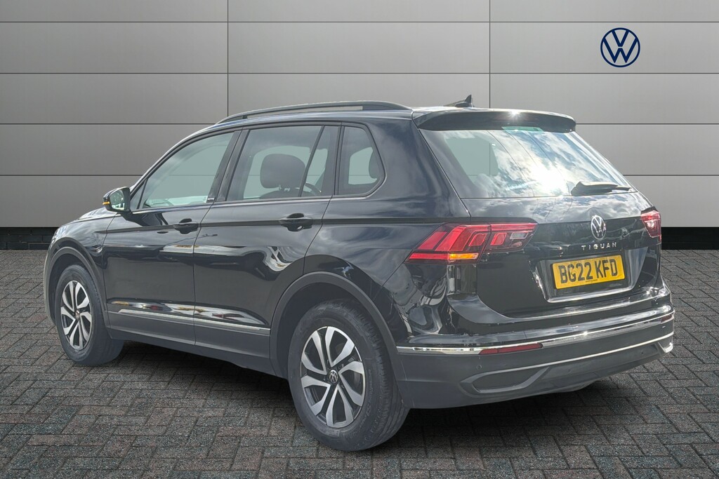 Volkswagen Tiguan 1.5 Tsi 150 Active BG22KFD Black #3