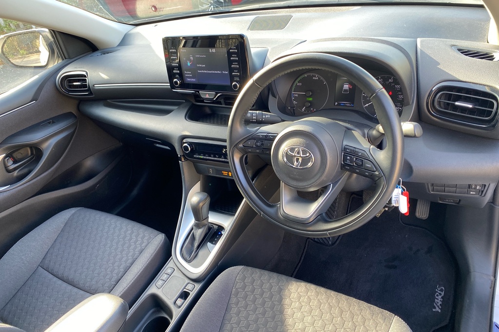 Toyota Yaris 1.5 Hybrid Icon Cvt ML23GDE White #6