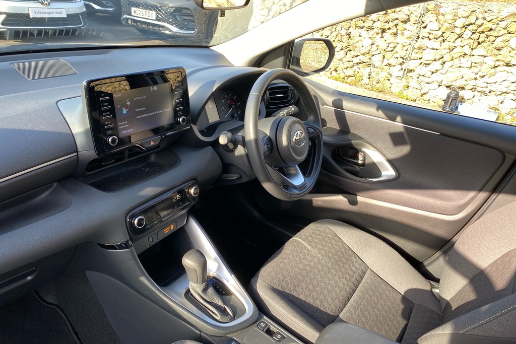 Toyota Yaris 1.5 Hybrid Icon Cvt ML23GDE White #2