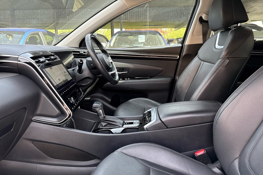 Hyundai Tucson T-gdi Ultimate Dct Mhev OY23LLX Black #6