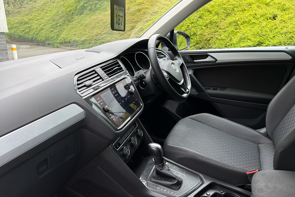 Volkswagen Tiguan 1.5 Tsi Evo 150 Match Dsg Black #2
