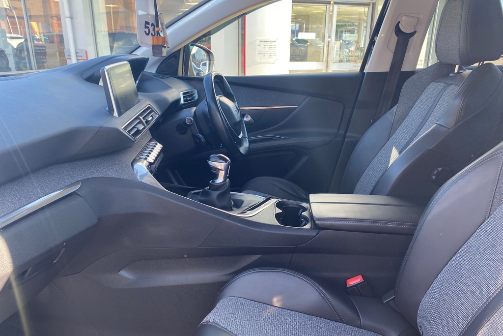 Peugeot 3008 1.6 Bluehdi 120 Allure Black #6