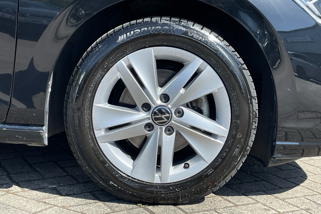 Volkswagen Golf 1.5 Tsi Life LS74UXM Black #5