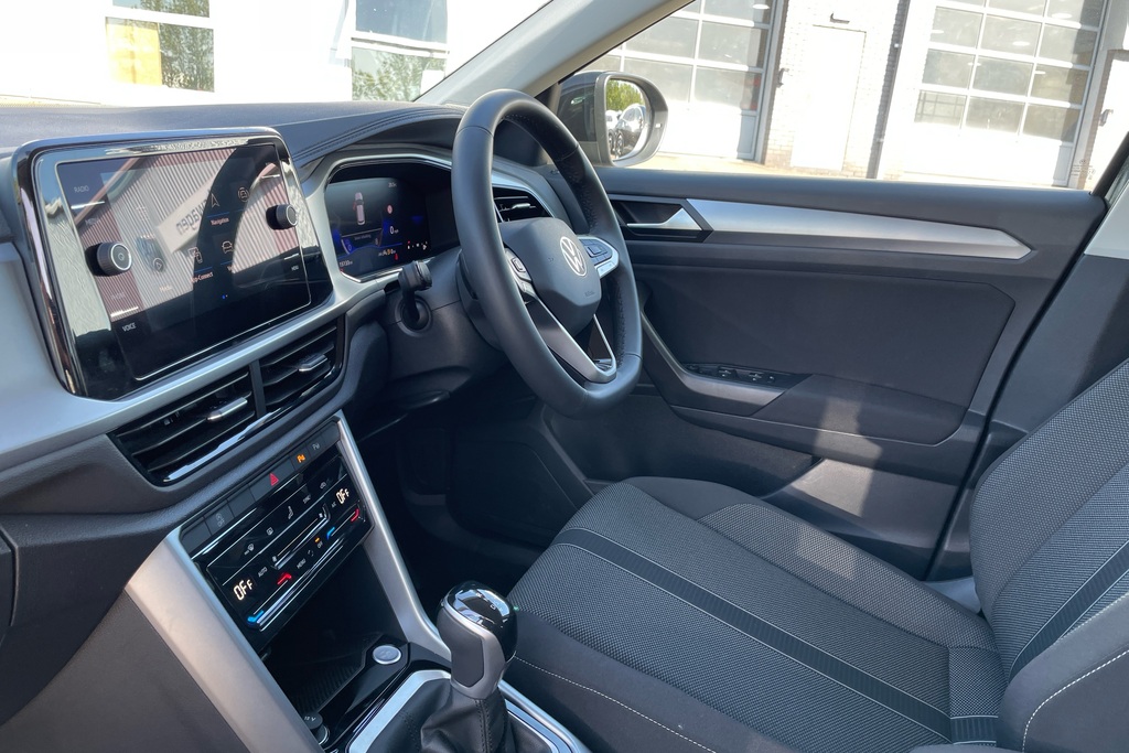 Volkswagen T-Roc 1.5 Tsi Match Dsg GF75ETO Black #2