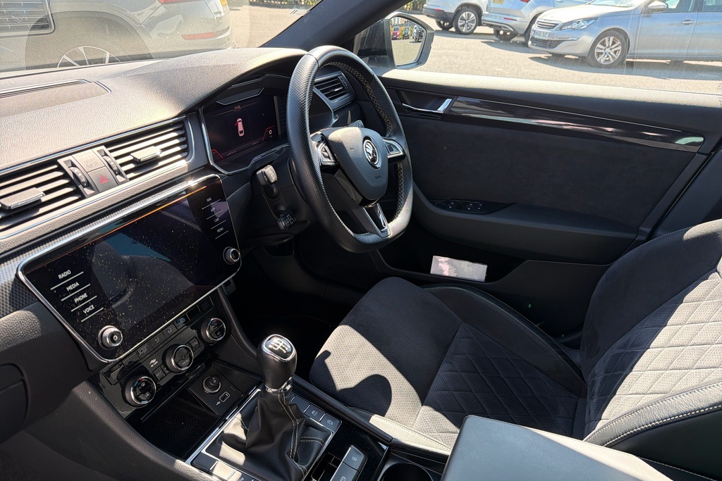 Skoda Superb 1.5 Tsi Sport Line White #2