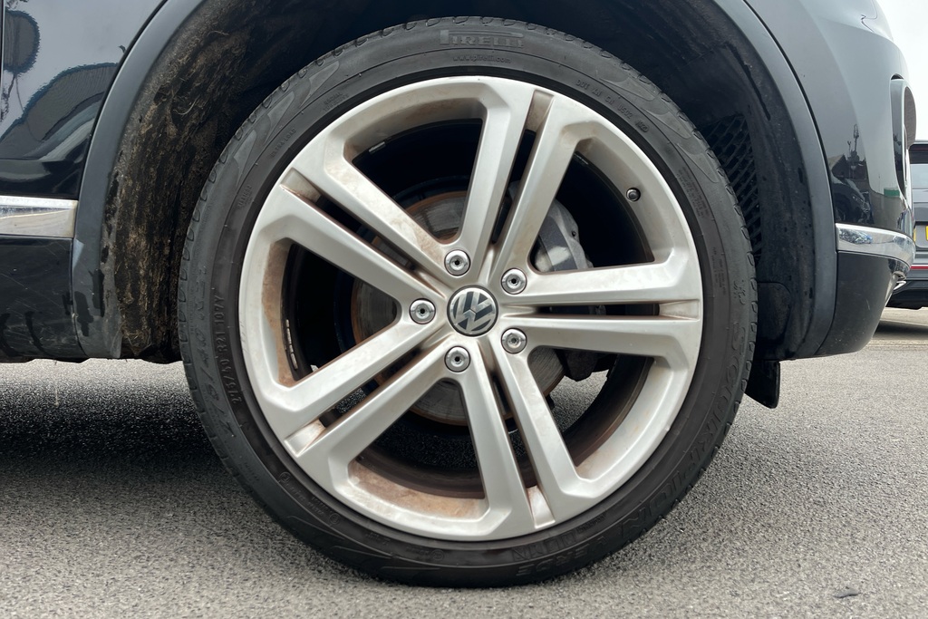 Volkswagen Touareg 3.0 V6 Tdi Bmt 262 R-line Plus Tip Black #5