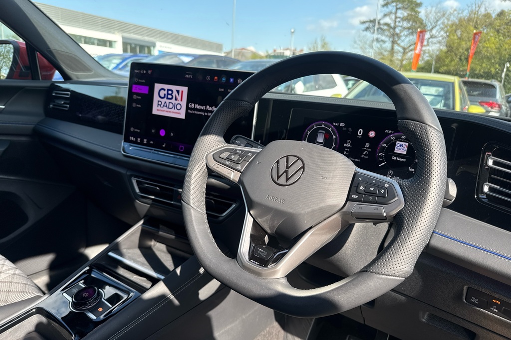 Volkswagen Tiguan 1.5 Etsi 150 R-line Launch Edition Dsg BA24YHC Red #6