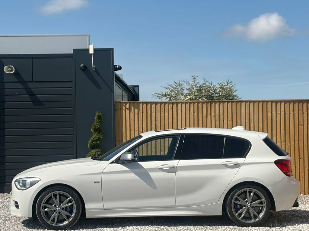 BMW 1 Series Hatchback DF63JMC White #4