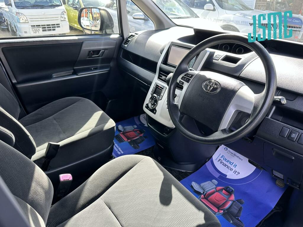 Toyota Voxy Other Silver #2