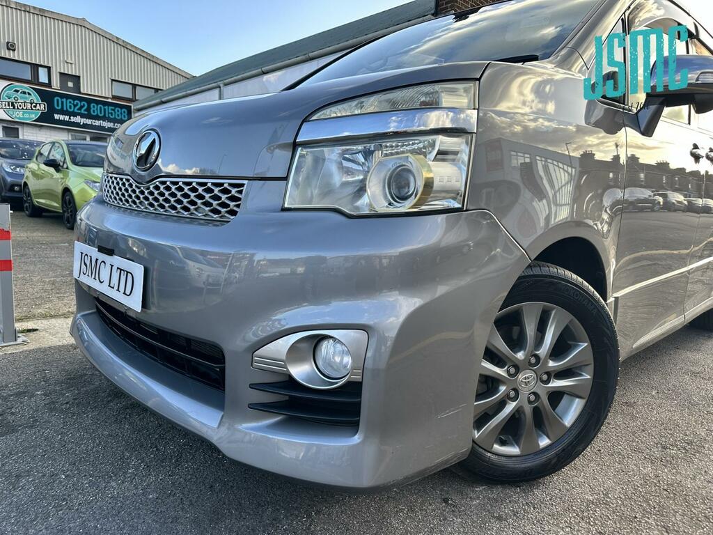 Toyota Voxy 2.0 Zs Kiramaki Aero Styling - 8 Seater White #32