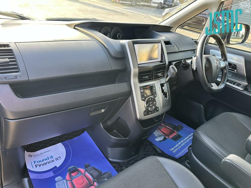 Toyota Voxy Zs Kirameki Z Grey #2