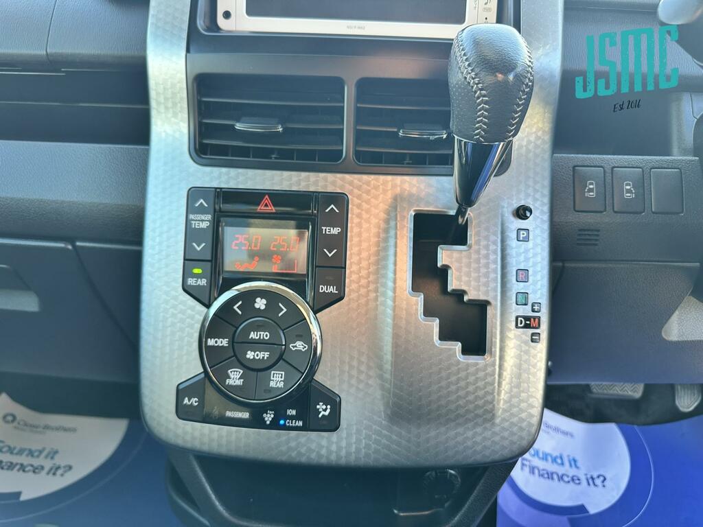 Toyota Voxy 2.0 Zs Kiramaki Aero Styling - 8 Seater White #23