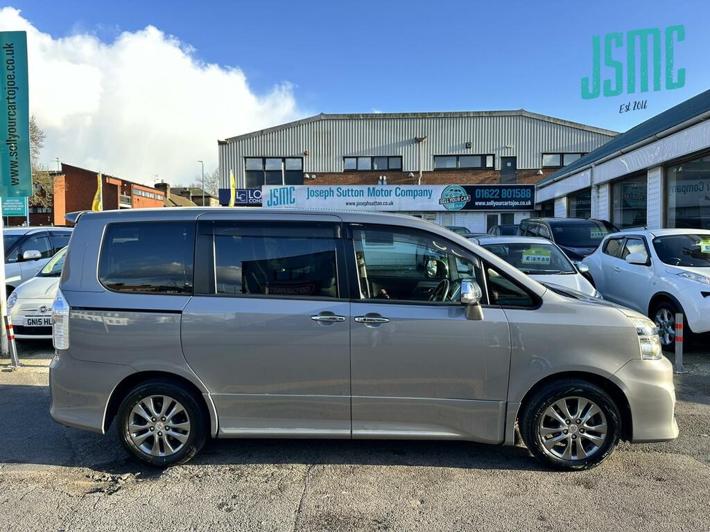 Toyota Voxy 2.0 Zs Kiramaki Aero Styling - 8 Seater White #20