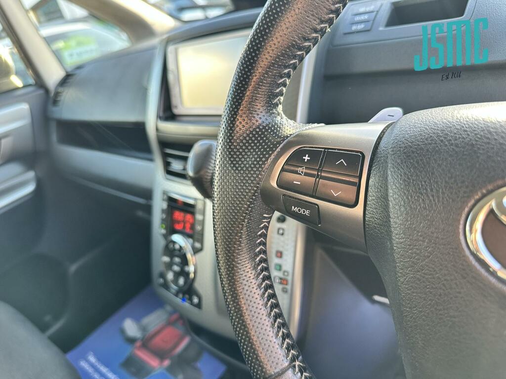 Toyota Voxy 2.0 Zs Kiramaki Aero Styling - 8 Seater White #24