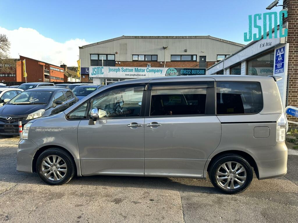 Toyota Voxy 2.0 Zs Kiramaki Aero Styling - 8 Seater White #19