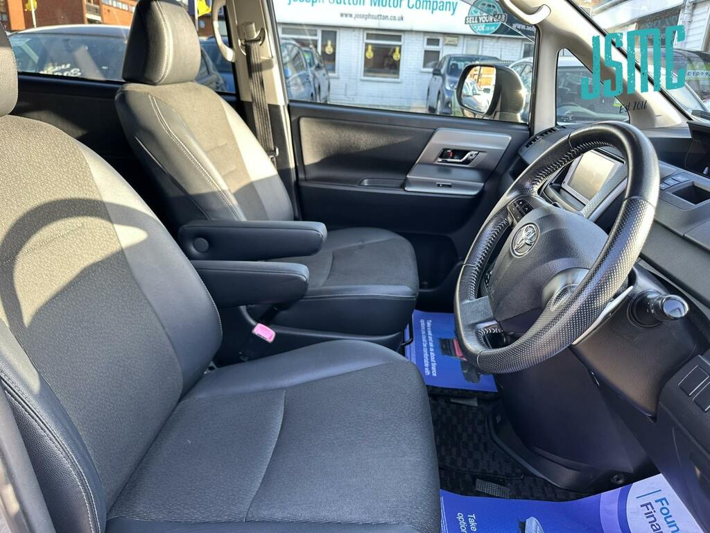 Toyota Voxy Zs Kirameki Z Grey #6