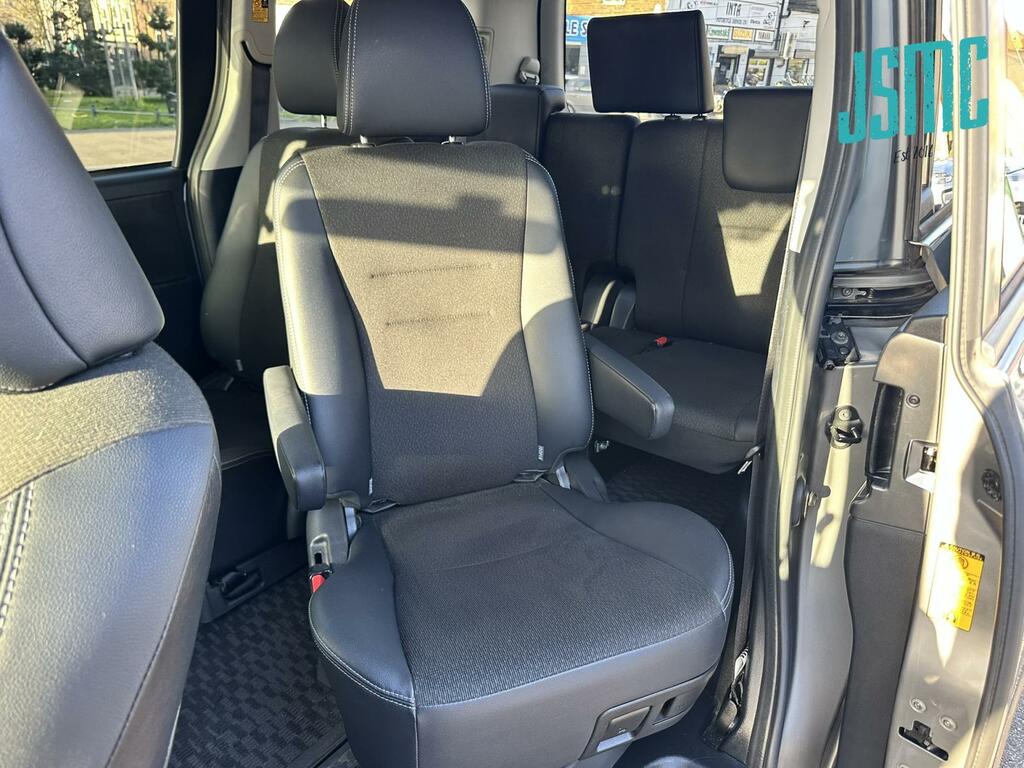 Toyota Voxy 2.0 Zs Kiramaki Aero Styling - 8 Seater White #34