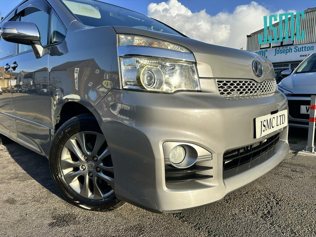 Toyota Voxy 2.0 Zs Kiramaki Aero Styling - 8 Seater White #31