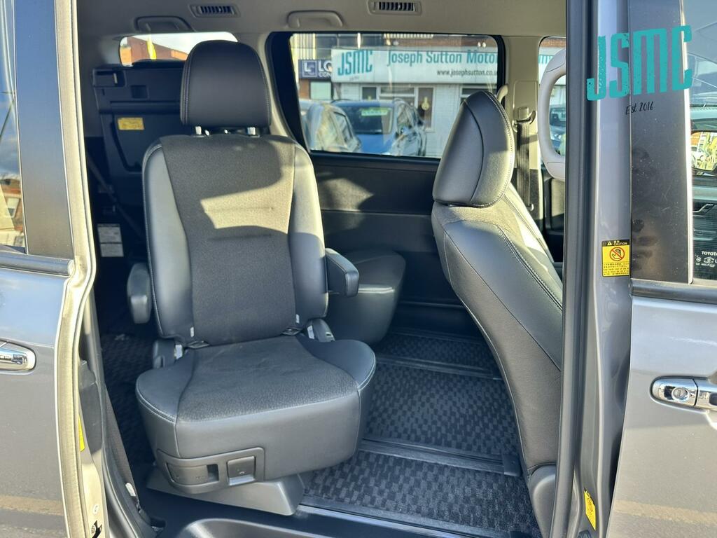 Toyota Voxy 2.0 Zs Kiramaki Aero Styling - 8 Seater White #10