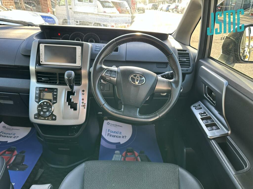 Toyota Voxy 2.0 Zs Kiramaki Aero Styling - 8 Seater White #22