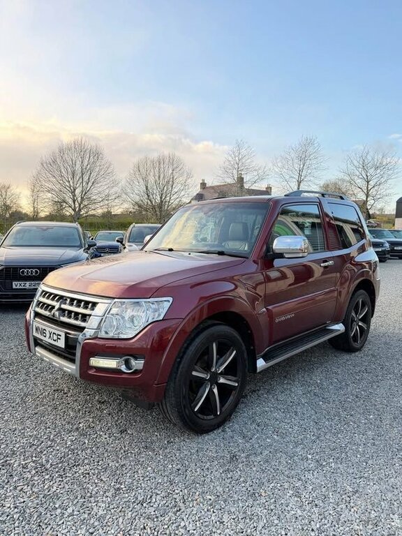 Mitsubishi Shogun 2016 3.2 Di-dc Barbarian Suv 4Wd E WN16XCF Red #3