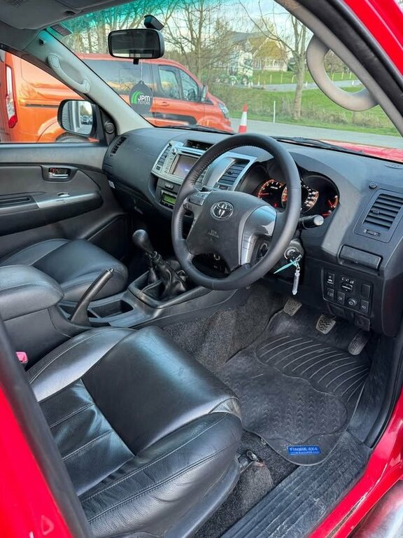 Toyota HILUX 2015 3.0 D-4d Invincible Pickup Double Cab Die Red #5