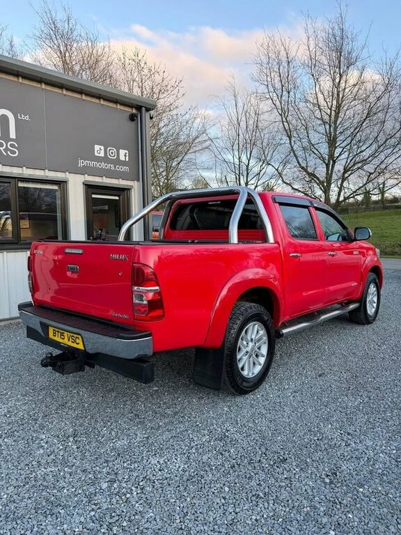 Toyota HILUX 2015 3.0 D-4d Invincible Pickup Double Cab Die Red #3