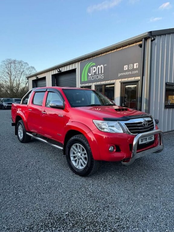 Toyota HILUX 2015 3.0 D-4d Invincible Pickup Double Cab Die Red
