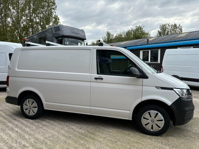 Volkswagen Transporter Mpv VN72BBJ White #3