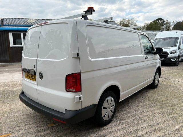Volkswagen Transporter Mpv VN72BBJ White #4